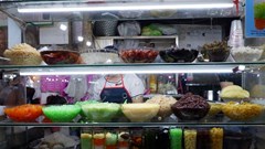 Đủ thứ chè ngon khi lang thang ở thành phố không ngủ - Sài Gòn