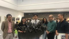 Độc đáo triển lãm tranh lụa và điêu khắc kích cỡ nhỏ