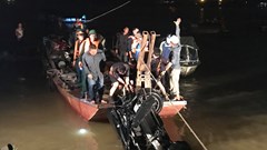 Trục vớt ô tô rơi khỏi cầu Chương Dương: Trong xe có 2 thi thể