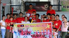 Chùm ảnh: Kiều bào Việt Nam tại Lào sẵn sàng tiếp lửa cho HLV Park Hang Seo và các học trò