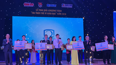 Trao giải chương trình "Tri thức trẻ vì giáo dục" năm 2018