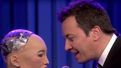 Robot Sophia hát karaoke như người thật khiến cả thế giới choáng váng