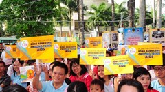 Hàng ngàn người tham dự Lễ mít tinh hưởng ứng Tháng hành động phòng chống HIV/AIDS