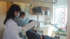 Người Việt ra nước ngoài trị bệnh: Chẳng nhẽ "bụt chùa nhà không thiêng"?