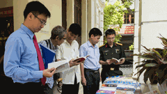 Trao giải cuộc thi viết Những tấm gương bình dị mà cao quý