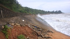 Đê biển sạt lở, di tích Vịnh Mốc bị đe dọa