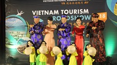 Rối Việt và những cuộc​​​​​​​ “mang chuông đi đánh xứ người”