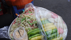 Đủ món ngon hấp dẫn khách du lịch ở chợ Cồn Đà Nẵng