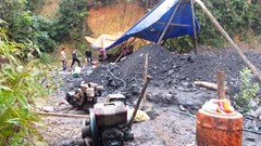 Hà Tĩnh: Để thổ phỉ khai thác than trái phép, Chủ tịch xã bị tạm đình chỉ công tác