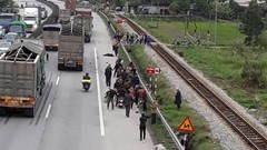 Xe tải tông đoàn người đi viếng liệt sĩ, 8 người tử vong