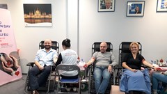 Các Đại sứ tại Việt Nam hiến máu tình nguyện trong “Ngày thứ Ba đỏ”