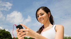 Đeo tai nghe thường xuyên có thể làm mất thính lực