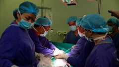 Chạy đua với thời gian cứu sống bệnh nhân người Mỹ