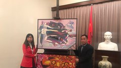 Bảo tàng Mỹ thuật Việt Nam tiếp nhận tranh của họa sĩ Việt kiều Mỹ