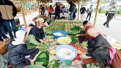 Nhà thơ mà cũng đi chợ Tết