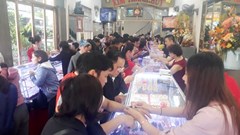 Nơi chen chúc, chỗ vắng vẻ trong ngày Thần Tài