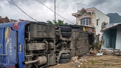 Vụ xe khách đâm vào nhà dân ở Khánh Hòa: Phó Thủ tướng chỉ đạo điều tra nguyên nhân tai nạn