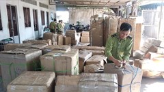 Bắt lô hàng lớn có chứa hàng trăm thùng mỹ phẩm không rõ nguồn gốc