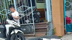 Bị nhắc nhở tắt loa kẹo kéo, nhóm thanh niên hành hung một thiếu úy công an