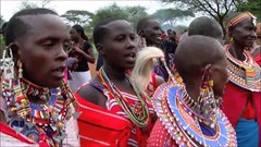 Bộ tộc kỳ lạ ở châu Phi, phụ nữ cạo trọc đầu, đàn ông xỏ khuyên tai