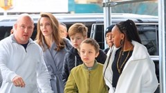 Angelina Jolie tăng cân rõ rệt, thoải mái đi dạo phố cùng các con