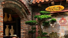 Hải Phòng:​​​​​​​ Nghệ nhân gốm phù điêu tài hoa đạt kỷ lục Việt Nam