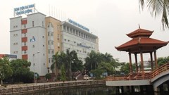 Hàng chục học sinh tiểu học ngộ độc vì ăn phải bột thông bồn vệ sinh