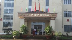 Đắk Nông:  Đình chỉ điều tra nguyên giám đốc bệnh viện vì có nhiều bằng khen