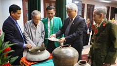 Hiến tặng tài liệu, hiện vật liên quan đến Chiến dịch Điện Biên Phủ