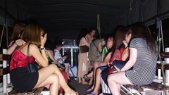 Phát hiện gần 40 đối tượng dương tính với ma túy ở quán karaoke