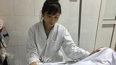 Mẹ mưu sinh ở Hà Nội, con bại não ở nhà bị chó cắn thương tâm