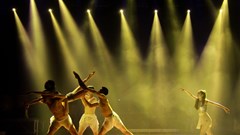 Xem "Lưỡng cực" tại Nhà hát Ca Múa Nhạc Việt Nam