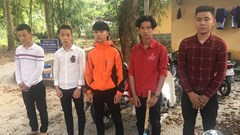 TT-HUẾ: 5 thanh niên chặn đầu và dùng rựa đập phá xe tải trong đêm