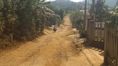 Đường dân sinh 8,5 tỉ đồng: Rầm rộ khởi công rồi... “đắp chiếu”