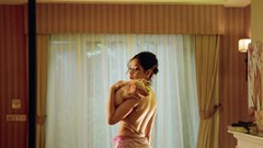 Hở hang đến tục tĩu trong showbiz: Cần tẩy chay​​​​​​​ khi mới xuất hiện