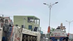 Nghệ An: Lật xe bồn chở xăng tràn quốc lộ 1A, giao thông ách tắc hàng giờ