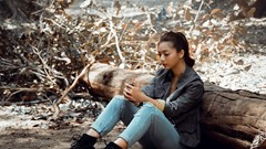 Diễn viên Katleen Phan Võ lao mình xuống dòng sông chảy xiết dù không hề biết bơi