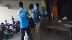 Bị đình chỉ 1 năm giảng dạy vì cho học sinh diễn cảnh ái ân: Có hay không giáo viên bị xử oan?