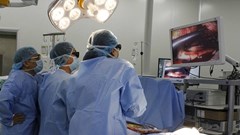 Chuyển giao kỹ thuật phẫu thuật nội soi tim bằng công nghệ 3D cho các bác sĩ trẻ