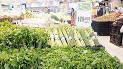 Cần nhân rộng mô hình lá chuối gói hàng thay túi nilon