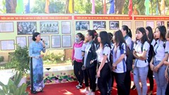 Triển lãm ảnh Học tập và làm theo gương Bác