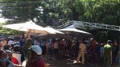 Lại thêm một vụ ô tô lao vào đám tang