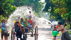 Người dân Myanmar tưng bừng đón Tết té nước Thingyan