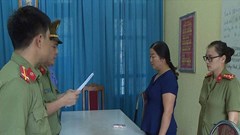 Lãnh đạo có con được nâng điểm: "Tôi quá tự tin vào sức học của con"