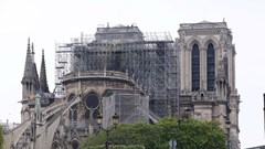 Nên giữ lại hồn xưa hay hiện đại hóa nhà thờ Đức Bà Paris?