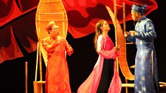 Người Việt ở châu Âu xuyên đêm xem kịch