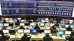 Các nhà mạng chạy đua phục vụ ngày lễ