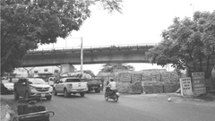 Tái lấn chiếm trái phép gầm cầu đường bộ tại Hải Phòng: Buông lỏng hay đùn đẩy quản lý?