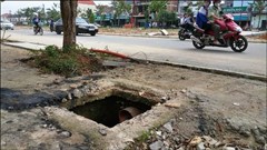 Nguy hiểm tiềm ẩn từ cống, hố...