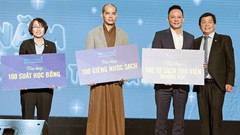 Trao tặng 100 tủ sách thư viện cho trường học vùng khó khăn